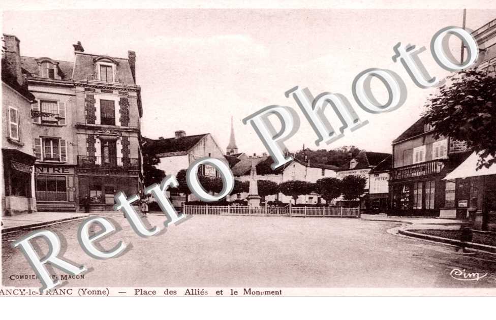 Place des Alliees et le Monument