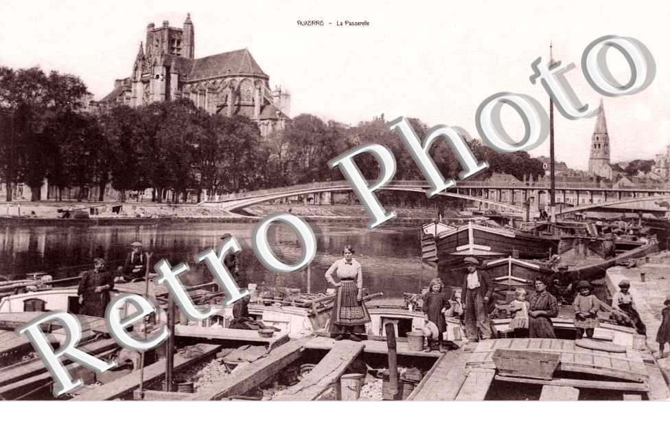 la passerelle et la cathedrale