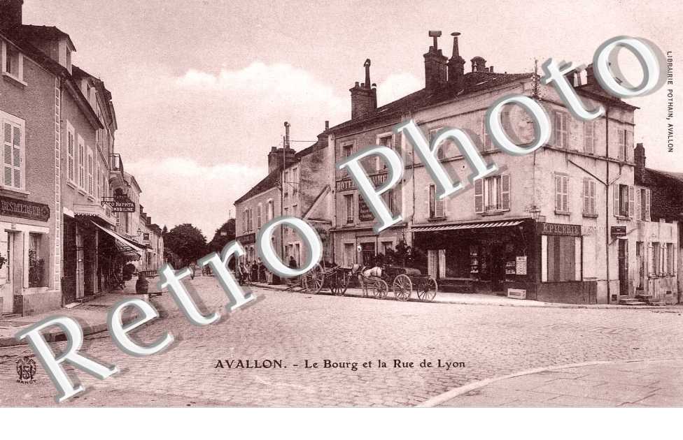 le bourg et la rue de Lyon