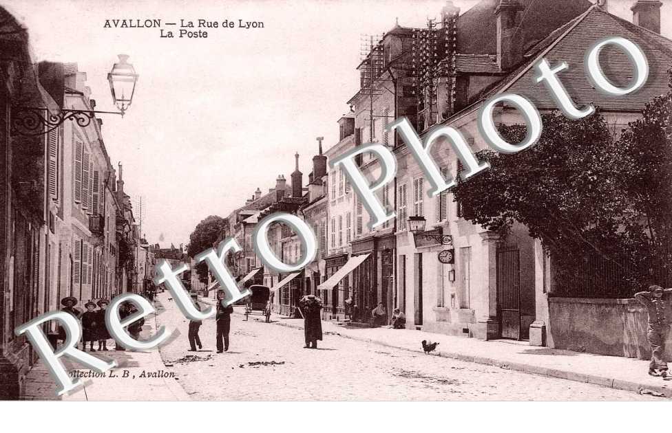 la rue de Lyon et la poste
