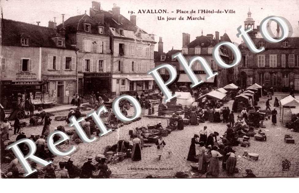 place de l' Hotel de ville, jour de marche