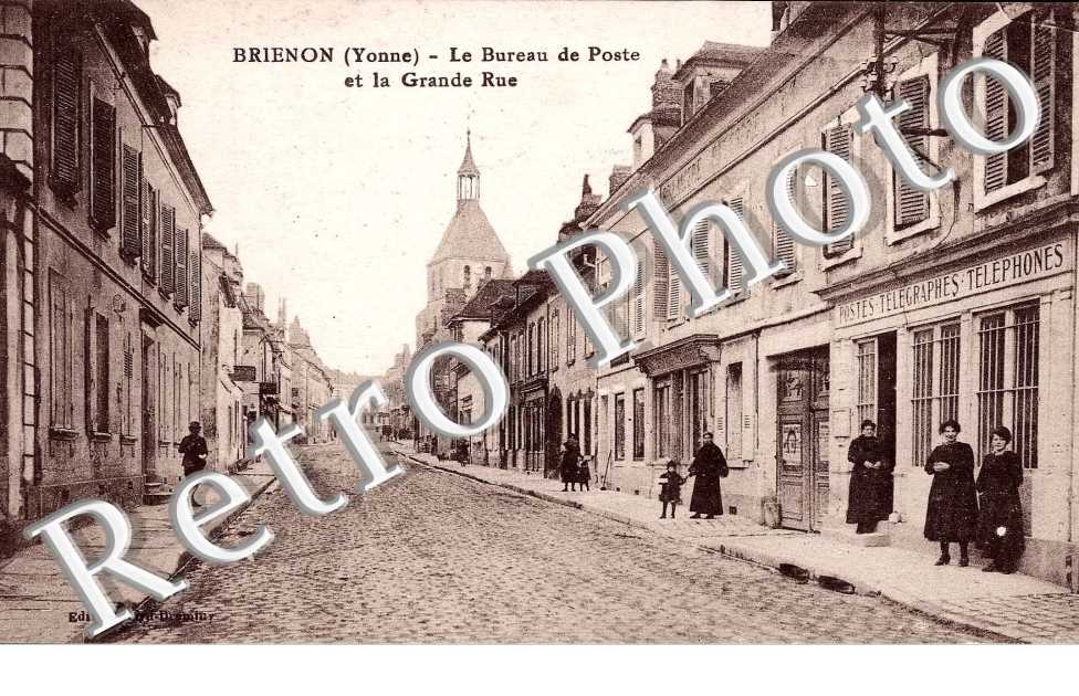 le bureau de poste et la grande rue