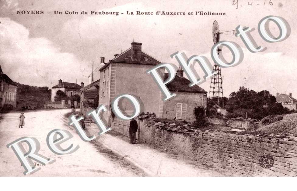 Un Coin du Faubourg, la Route d'Auxerre et l'Eolienne