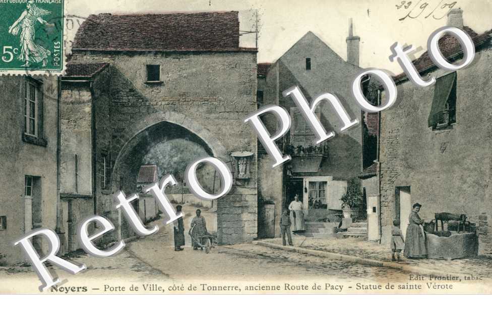 Porte de la Ville, Ancienne Route de Pacy, Statue de Sainte Verote