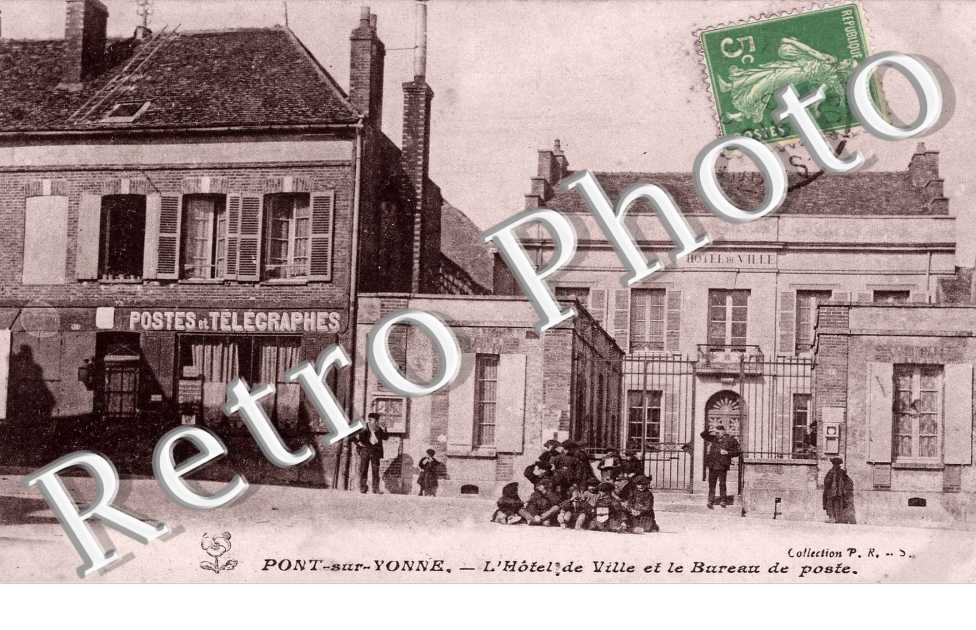 l' hotel de ville et le bureau de poste