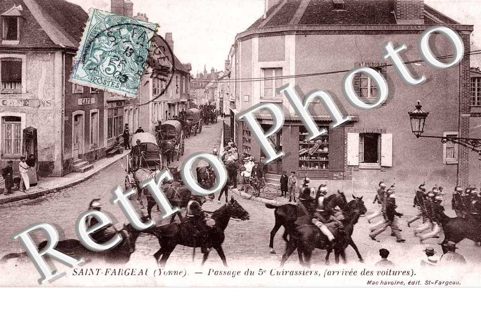 passage du 5eme cuirassiers, arrivee des voitures