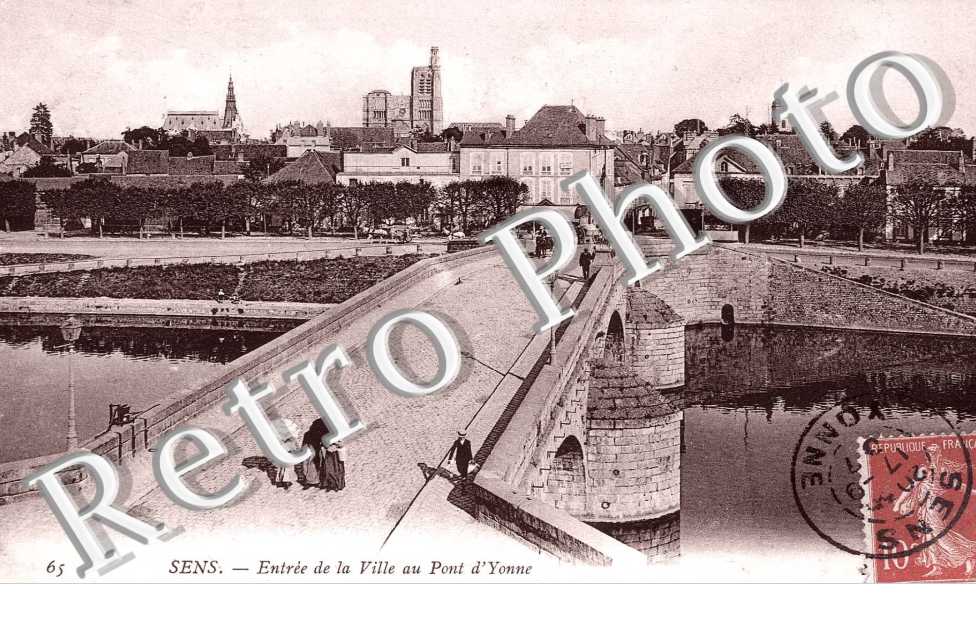 entree de la ville au pont d'Yonne