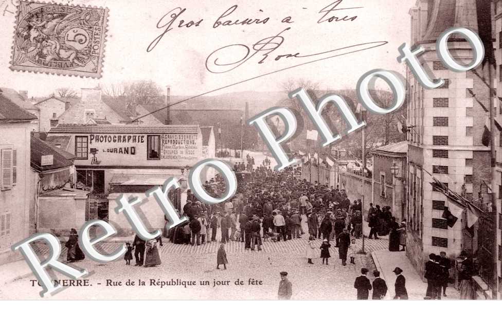 Rue de la Republique un Jour de Fete