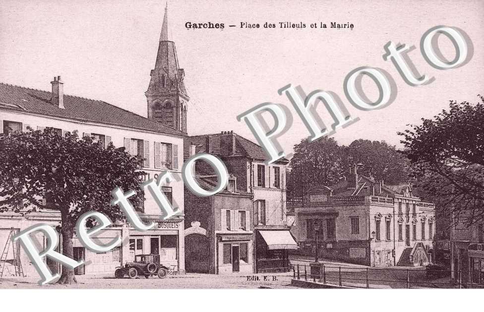 Place des Tilleuls et la Mairie