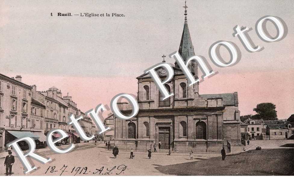  L'EGLISE ET LA PLACE