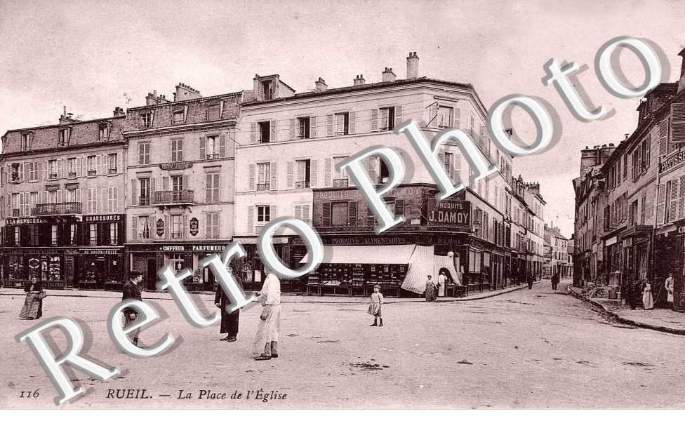 LA PLACE DE L'EGLISE