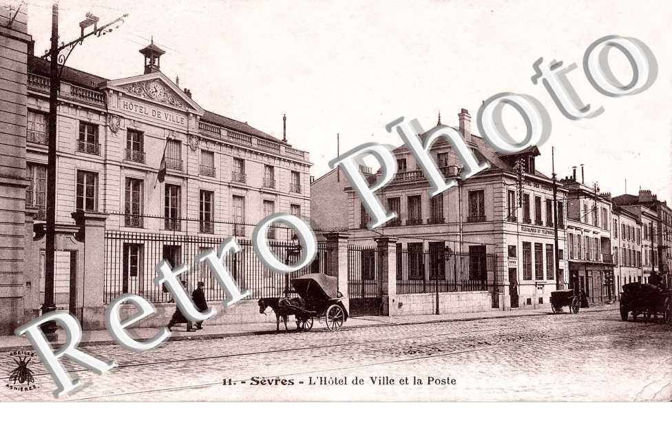 l'hotel de ville et la poste