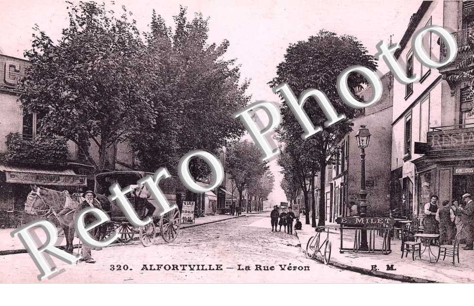 La rue Veron - attelage de cheval