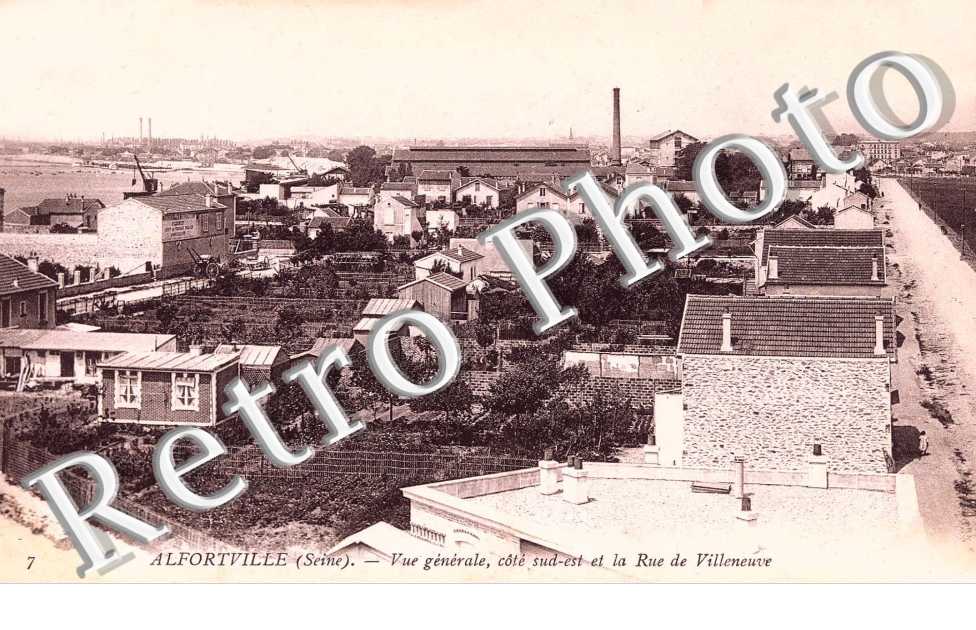 Vue générale côté sud est et rue de Villeneuve