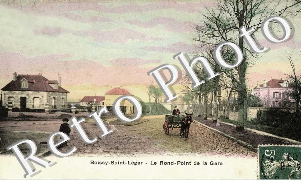 LE ROND POINT DE LA GARE