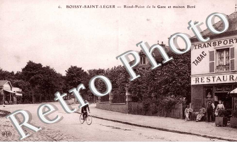 Rond Point de la Gare et Maison Bore