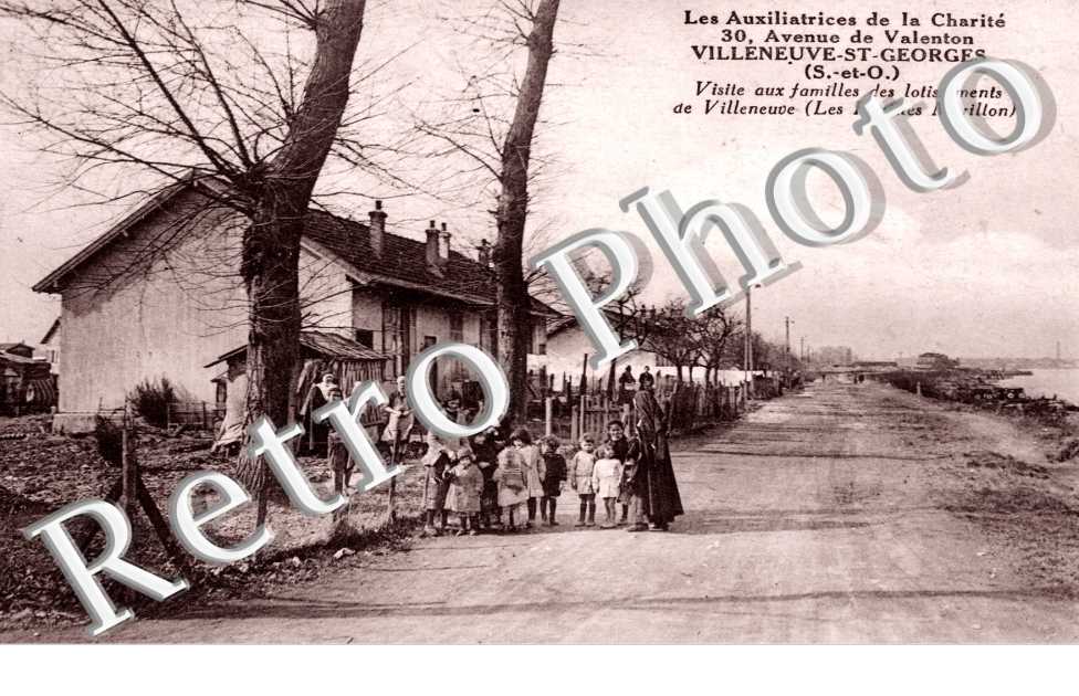 Les Auxiliatrices de la Charité - Visite aux familles des lotissements (Les Fouilles Morillon)