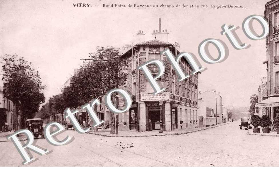 Rond Point de l' Avenue du Chemin de Fer et de la rue Euge Dubois