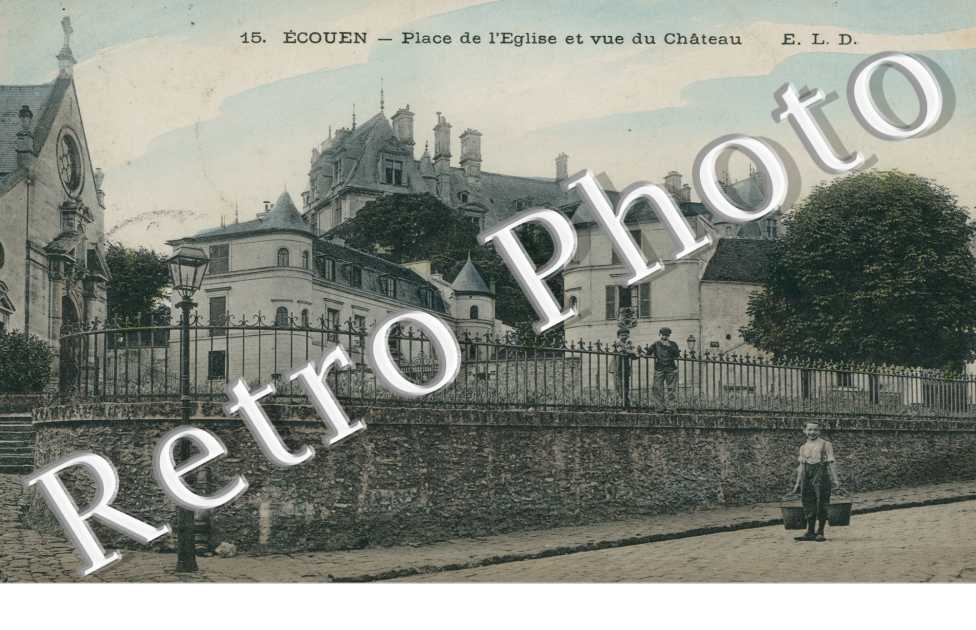 Place de l'Eglise et Vue du Chateau