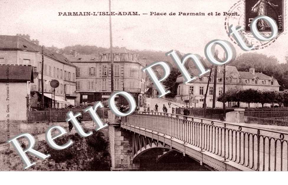 Place de Parmain et le Pont