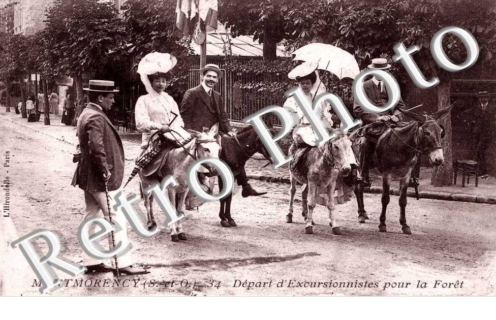 Depart d'excursionnistes pour la foret