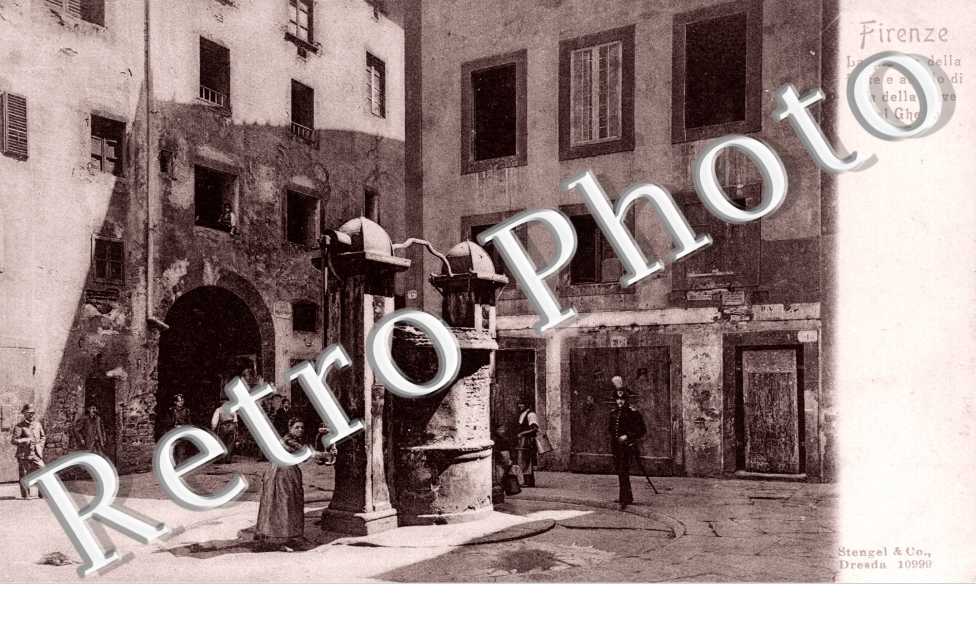 La piazza della fonte e angolo di Via della Nave nel Ghetto