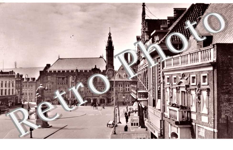 Grote Markt met Stadhuis. Marche et Mairie