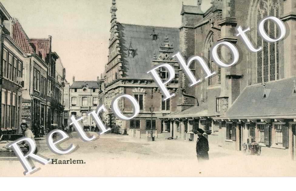 Vue Interieure et une partie de l'Eglise