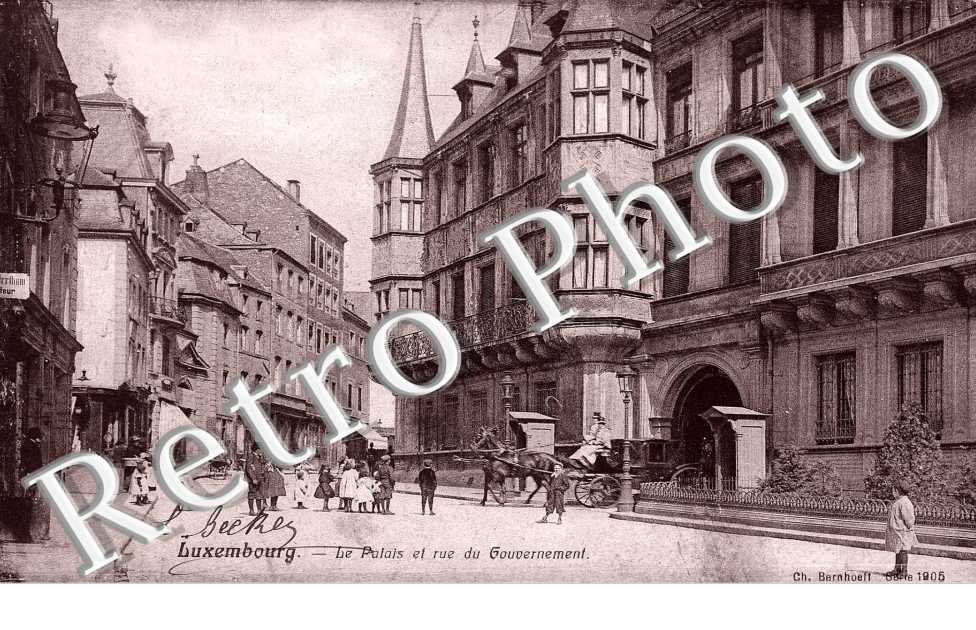 le palais et rue du Gouvernement