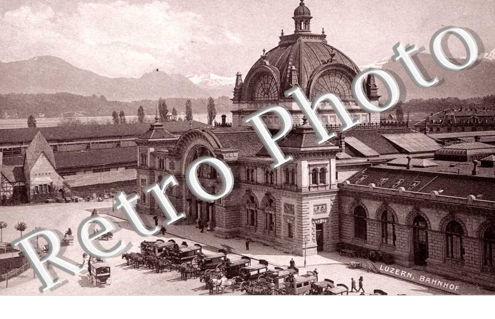 Bahnhof.  La gare