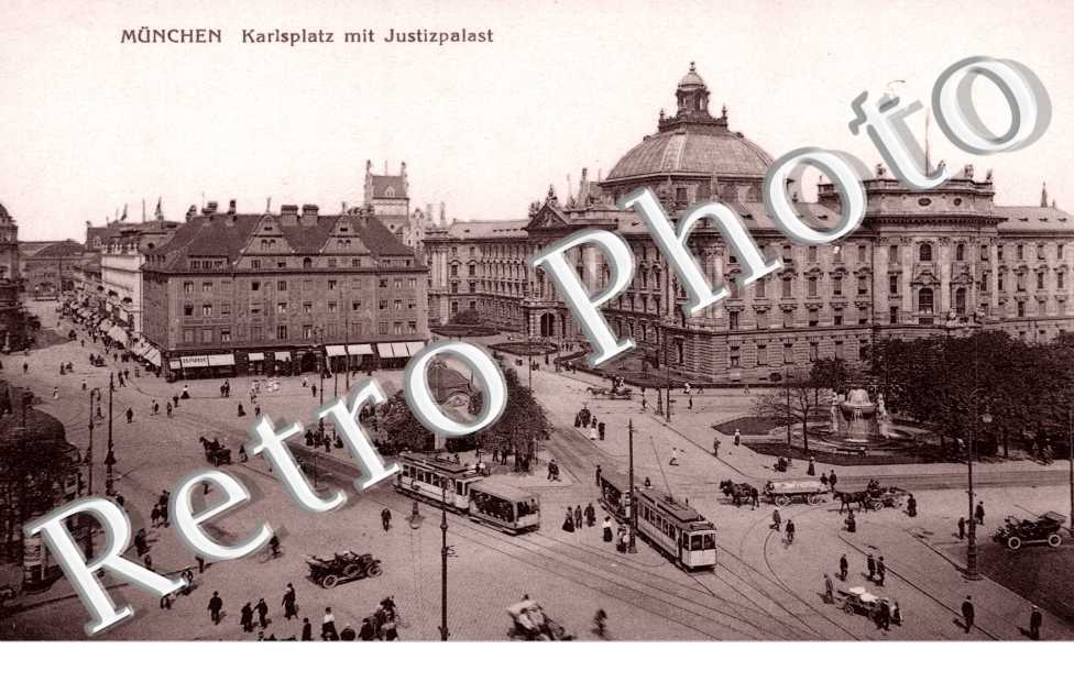Karlsplatz mit Justizpalast