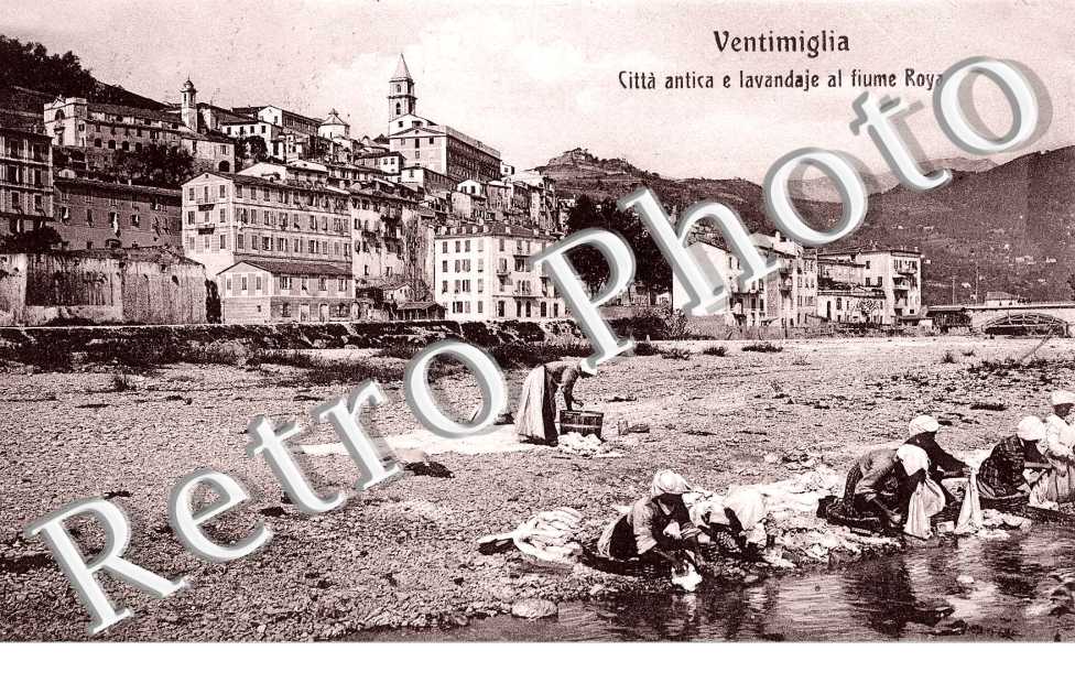 Citta antica e lavandaje al fiume Roya