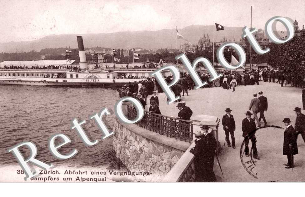 Abfahrt eines Vergnugungsdampfer am Alpenquai. Depart d'un bateau de plaisance a l'Alpenquai