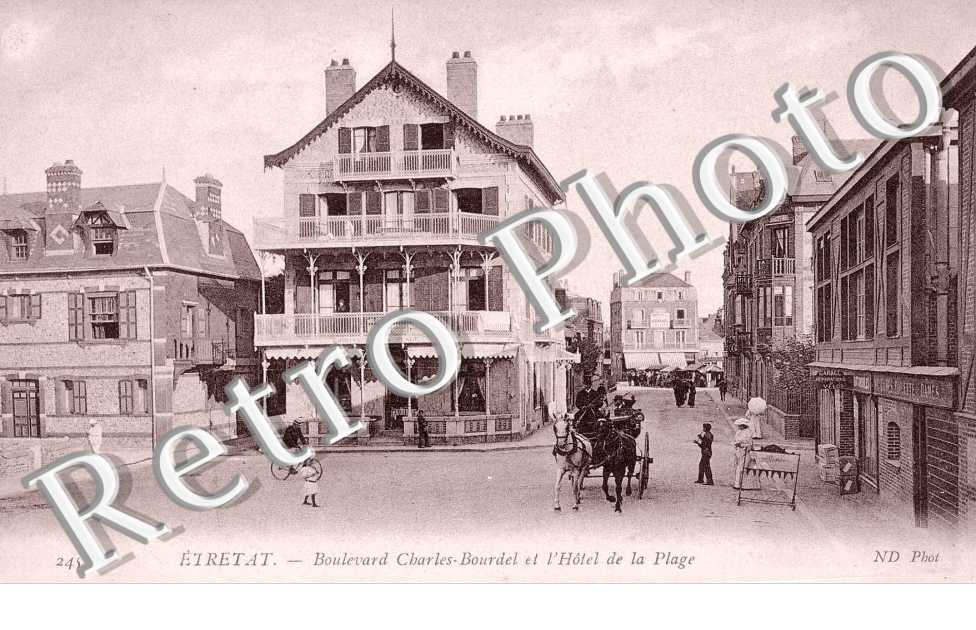 Boulevard Charles-Bourdel et hotel de la plage