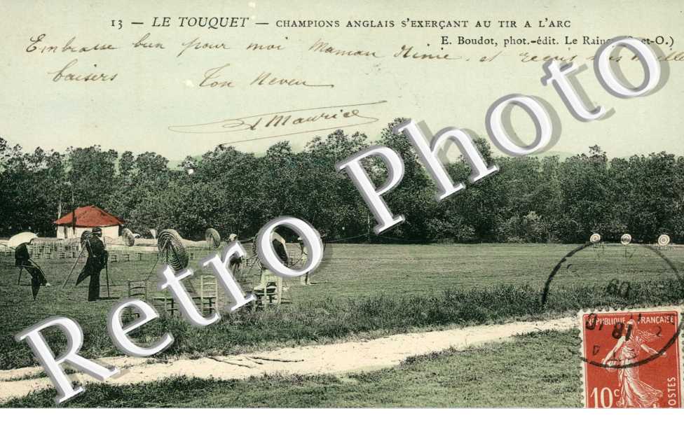 Champion anglais s'exercant au tir l'arc