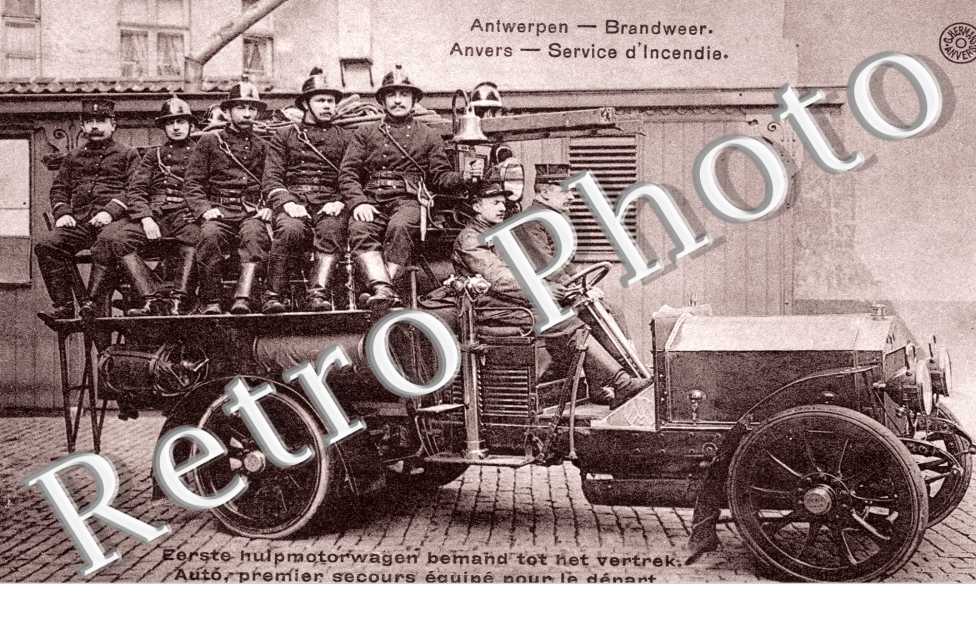 Service d'incendie Auto premier secours equipe pour le depart