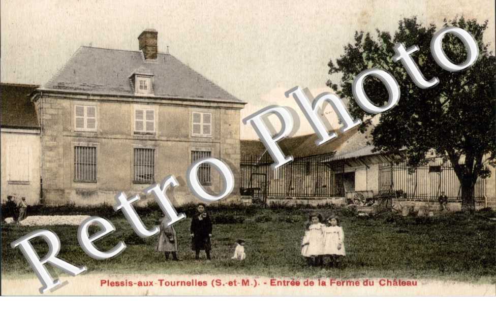 Plessis aux Tournelles Entree de la ferme du chateau
