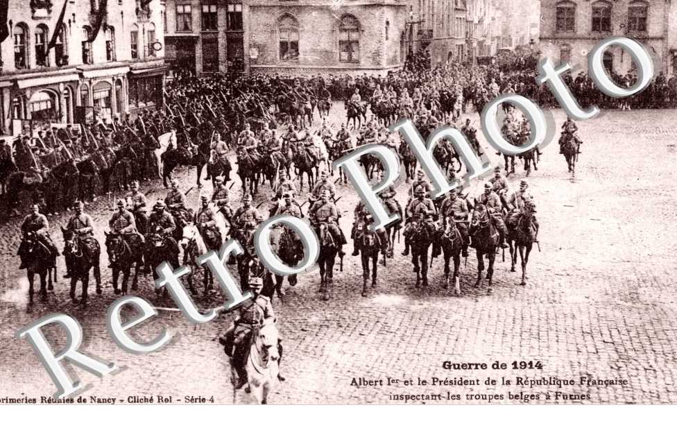 Albert 1er et le president de la republiqe francaise inspectant les troupes  en 1914