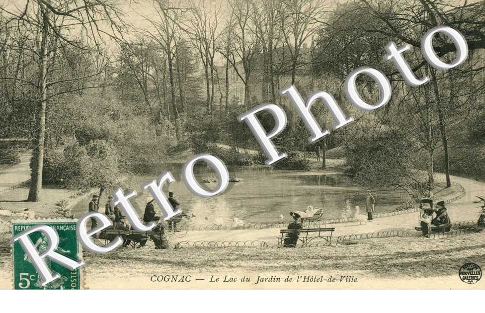 le lac du jardin de l'hotel de ville