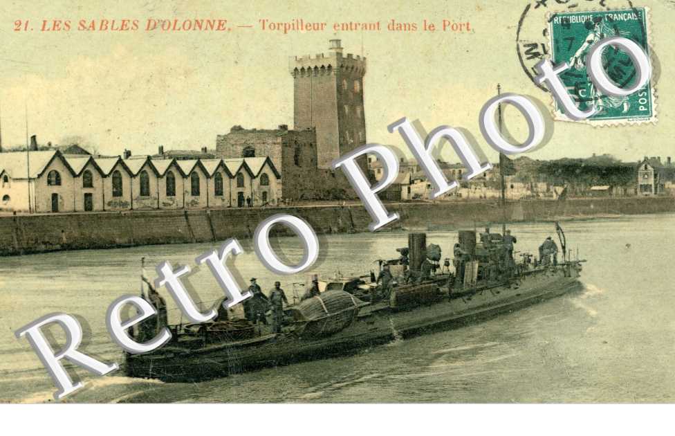 Torpilleur entrant dans le Port