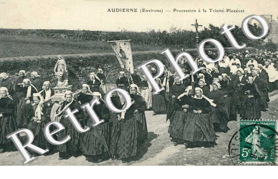 Procession a la Trinite Plozevet