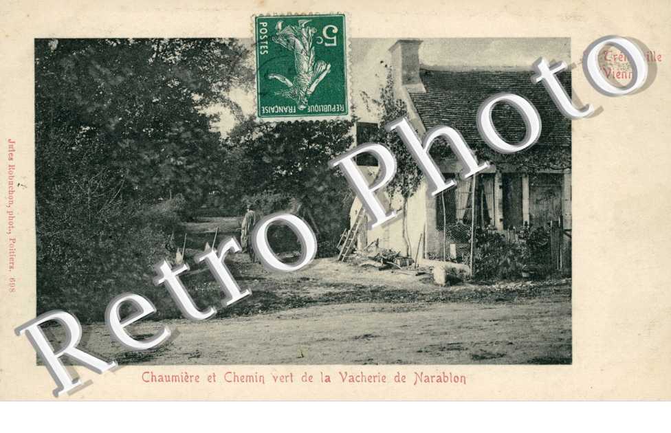 La Tremouille  Chaumiere et chemin vert de la Vacherie de Narablon