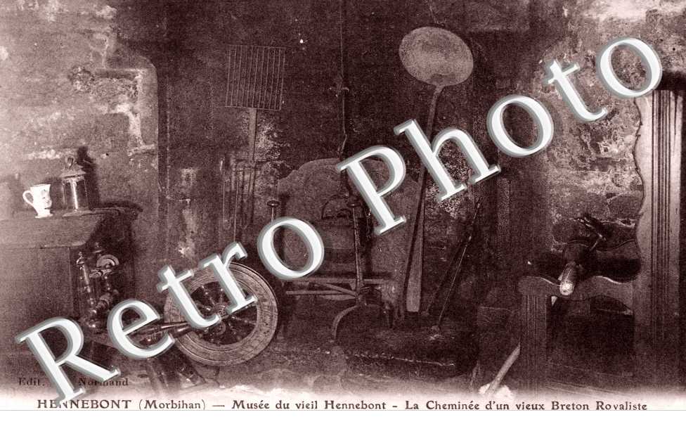 Musee du Vieil Hennebont - La Cheminee d'un vieux Breton Royaliste