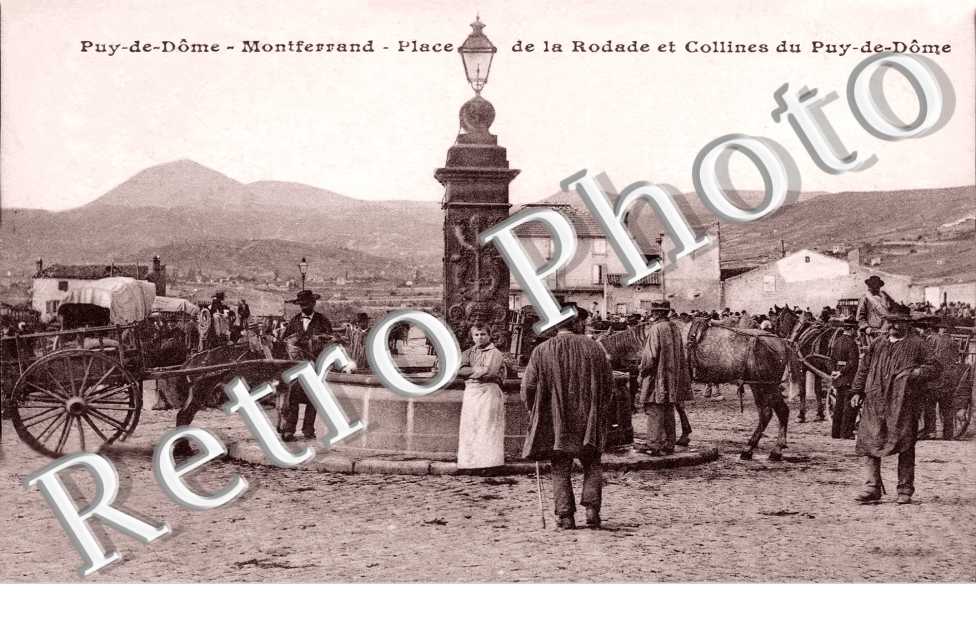 place de la Rodade et collines du Puy de Dome
