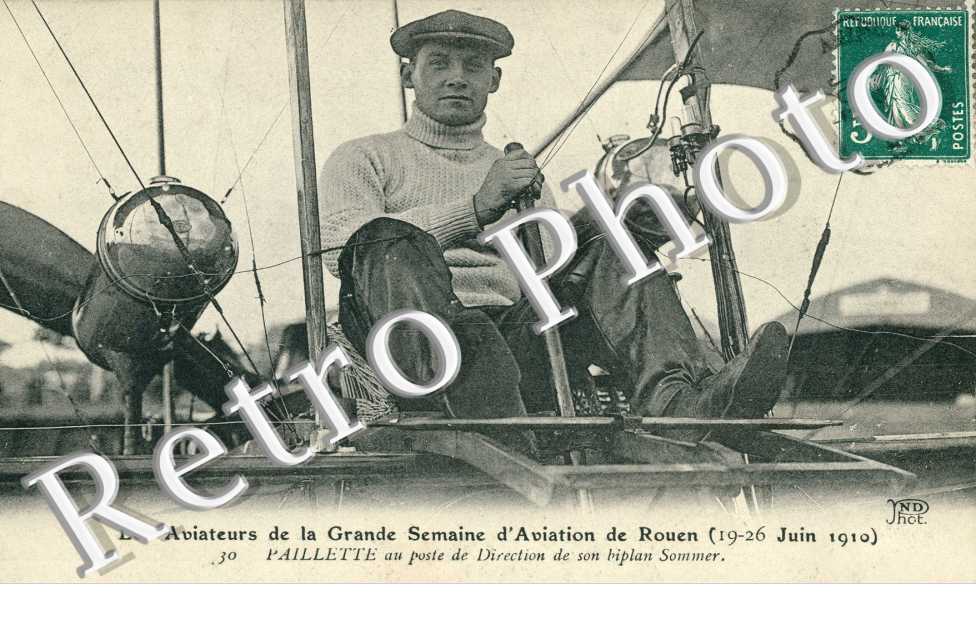 les aviateurs de la grande semaine d'aviation juin 1910 Paillette au poste de direction de son biplan Sommer