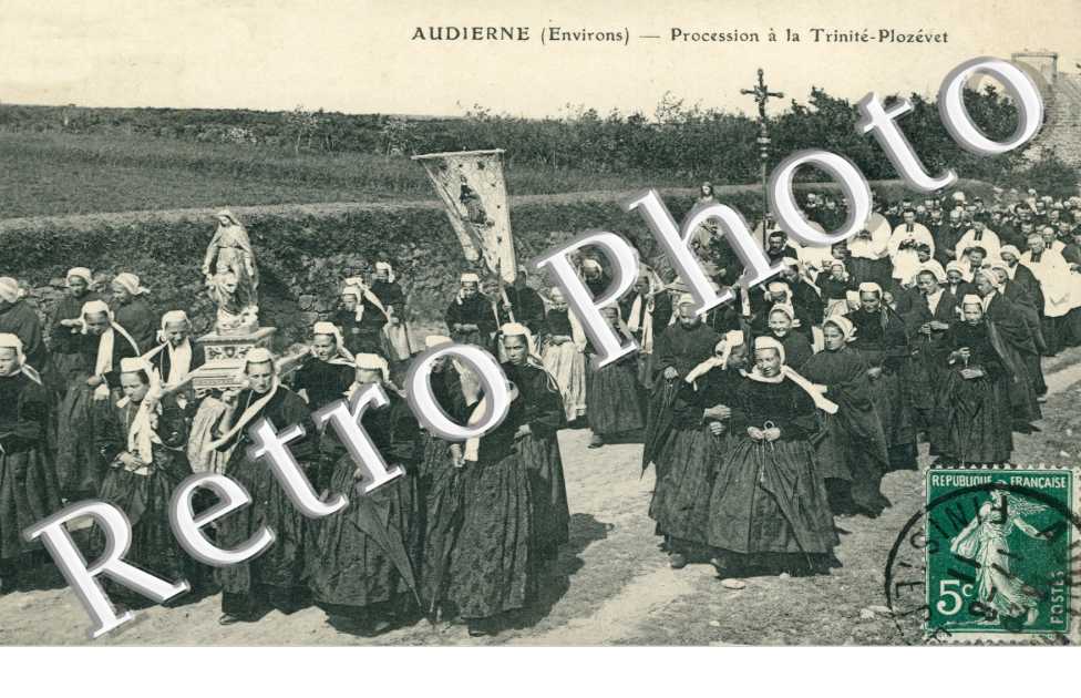 Procession a la Trinite-Plozevet