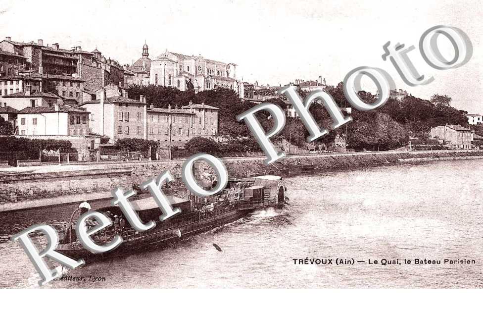  Le quai, le bateau parisien