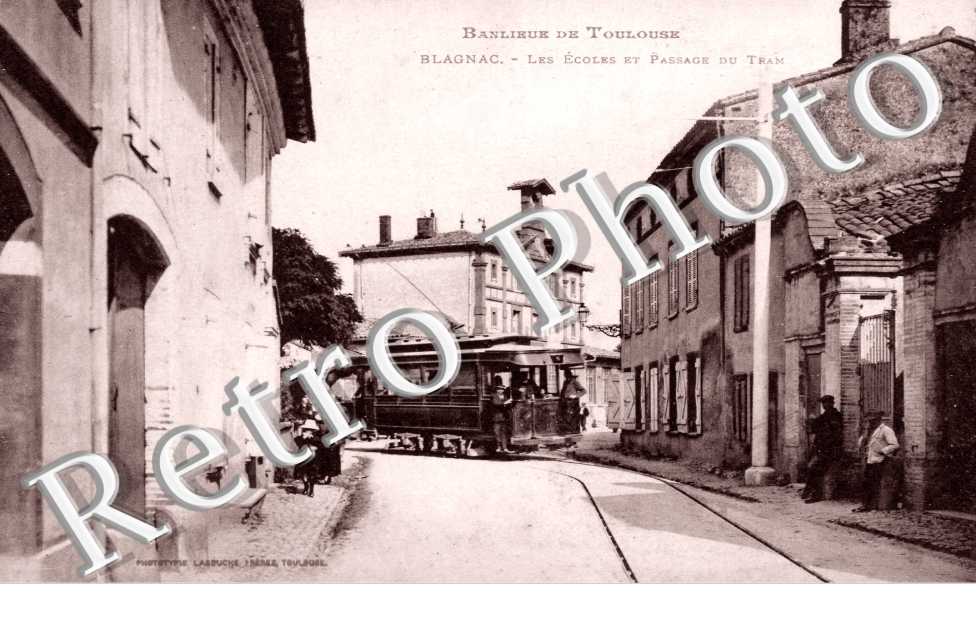 Les écoles et passage du tram
