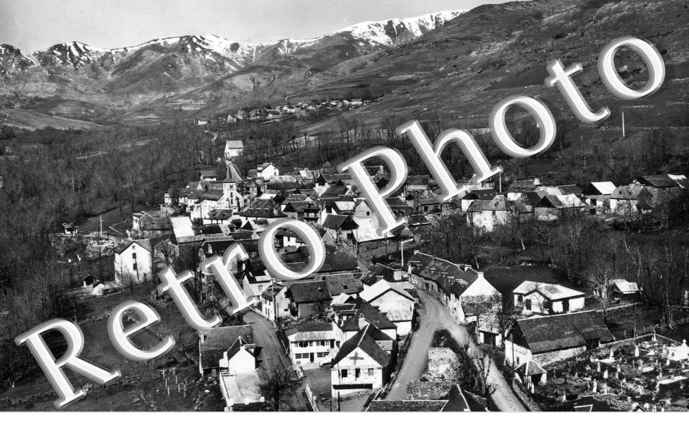 Vue generale de Garin et dans le fond village de Cathervielle