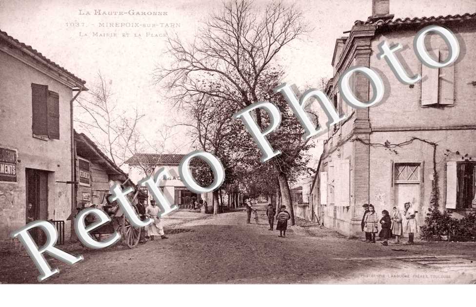 la Mairie et la place